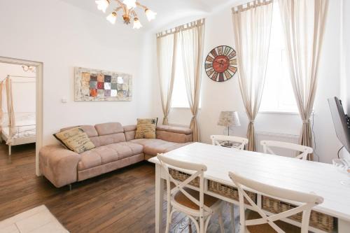 Rudolfsheim-Funfhaus Apartment | Vintagehome Schönbrunn