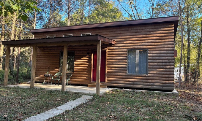 Pope County Cabin | Visit this rustic cabin snuggled deep in the heart of the Shawnee Forest
