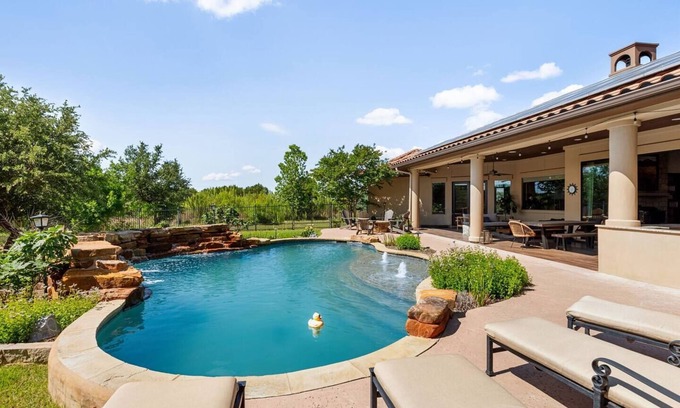 Leander House | Vista Sol Villa | Lake Days + Pool Nights