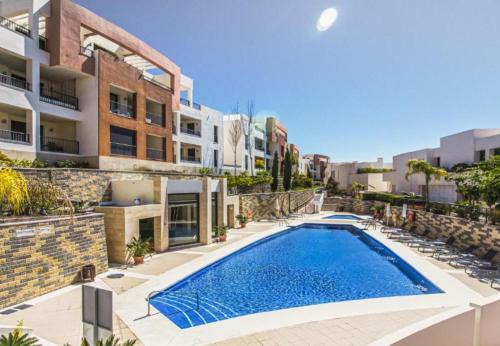 Marbella Apartment | ViVi Homes - Elisa Pool, Gym & Sea View