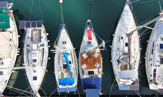 Malendure Boat Rental | Voilier Aménagé Amarré à la Marina du Gosier