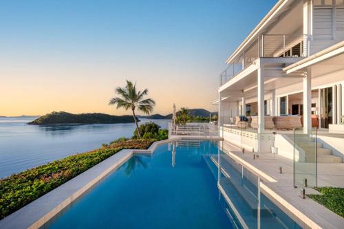 Shute Harbour House | Vue de Bleu' Luxury Whitsunday Ocean View Retreat