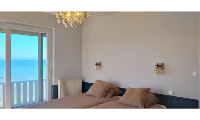 Ver-sur-Mer House | Vue Exceptionnelle en Front de Mer, 6 Personnes