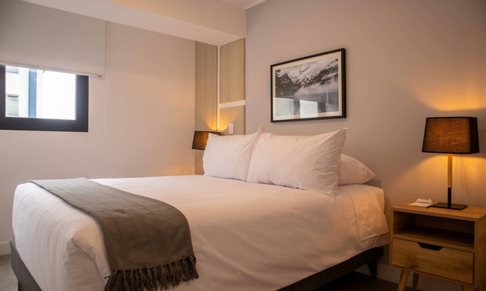 Leuro Apartment | w Sunlit 1BR w Private Balcony in Miraflores
