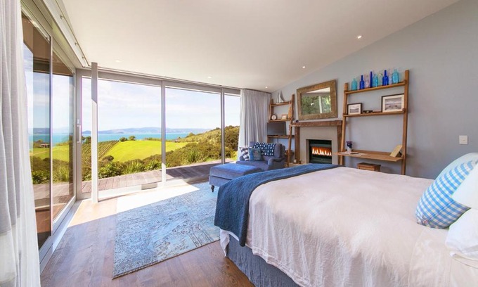 Waiheke Island Ski Chalet | Waiheke Luxury Blue and Green Rooms