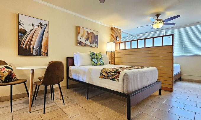 Waikiki Apartment | ☀WAIKIKI GRAND HOTEL® 1006 SunDeck Suite—2 Queen Beds—sleeps 4 on 10th Floor