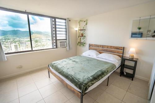 Waikiki Apartment | Waikiki Seaside Monarch Paradise Hotel Room Greenery Mountain View