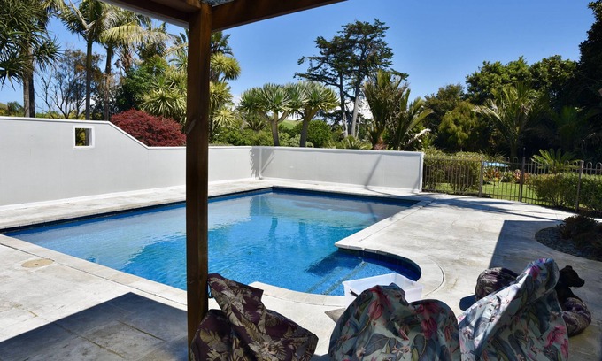 Gisborne House | WAINUI GARDEN HIDEAWAY a little gem in a garden oasis.n