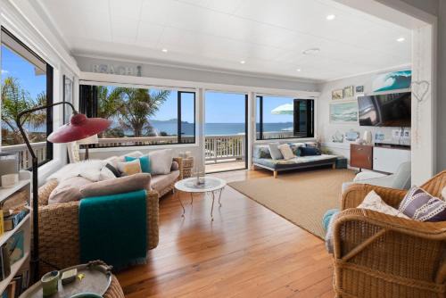 Waipu Cove House | Waipu Cove Palm Cottage - Waipu Cove Holiday Home