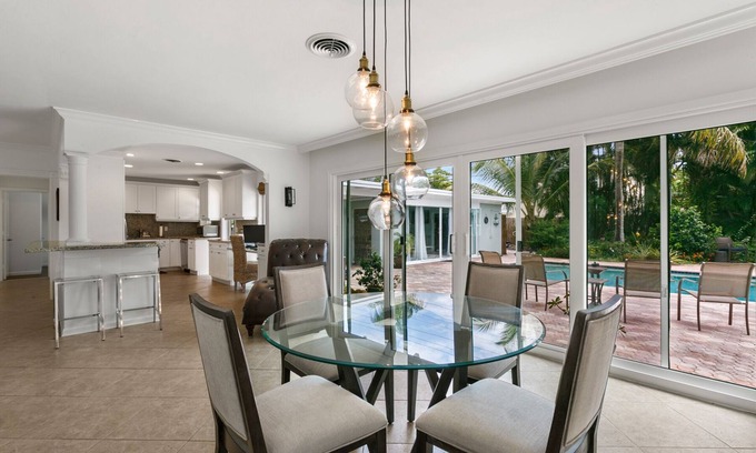 Florida North Atlantic Coast House | WALK 2 BEACH, HEATED POOL, PUTTING GREEN, 4be 2 ba, Tropical oasis