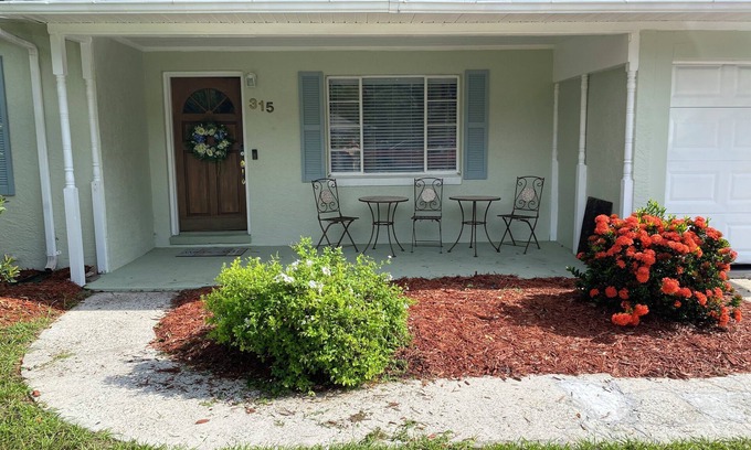Mount Dora Cottage | Walk historic downtownMount Dora - Serenity Cottage