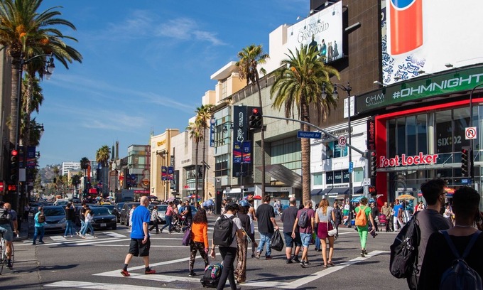 West Hollywood Apartment | Walk Of Fame Escape