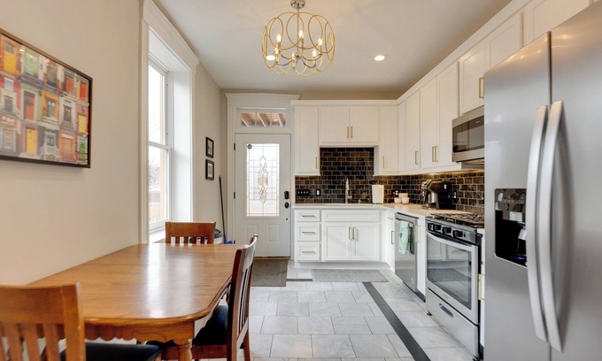 Soulard Apartment | Walk to Anheuser-Busch Brewery: St Louis Escape!