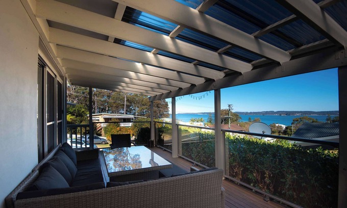 Long Beach House | Walk to Beach, Pet-Friendly, Wifi | Coastal Escape