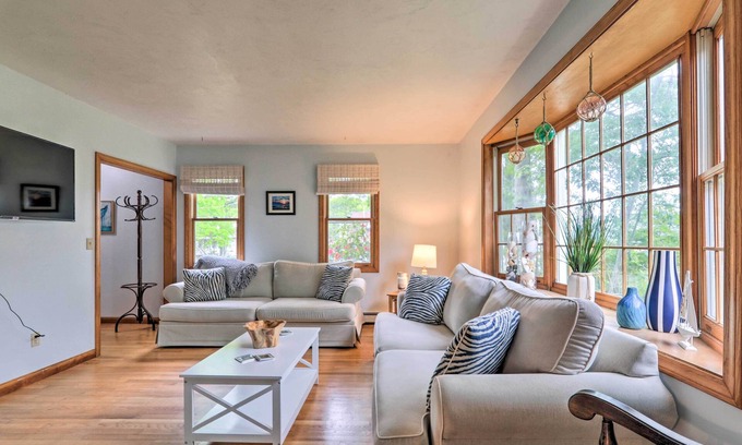 Hyannis Cottage | Walk to Main Street: Cozy Cottage in Hyannis