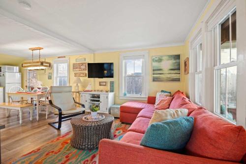 Brewster House | Walk to Private Bayside Beach