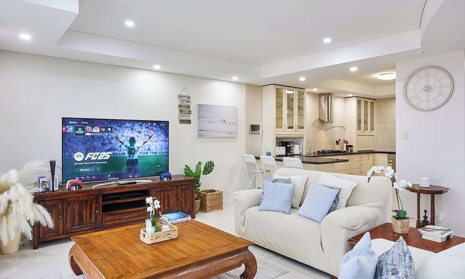 Scarborough House | Walk to Scarborough Beach