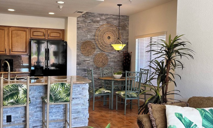 Lake Havasu City Condo | Walk to the Lake Cool Condo