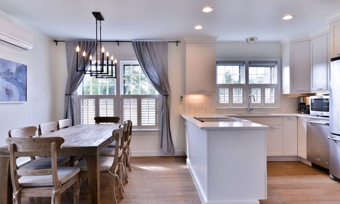 West of Town House | Walk to town, completely renovated , gorgeous 5/3 home