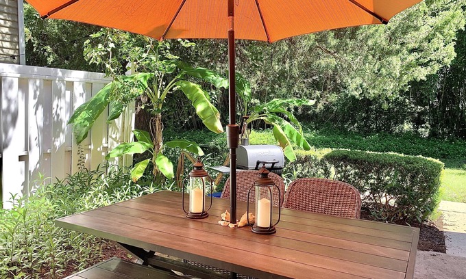 Demere Park House | Walk to village Ocean 6 & near beach private 2 king beds plus bunk beds