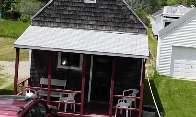 York Beach Cottage | Walk up the Driveway to York's Long Sands Beach!