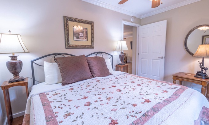 Mars Hill Cottage | Walk your dog to Mars Hill University and Town Center from the Cascade Cottage