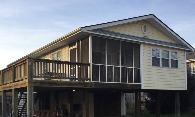 Carolina Beach Cottage | Walking Distance To Beach-Mem Day to Labor day includes an umbrella/2chairs