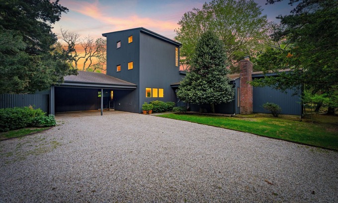Bellport House | Wander Bellport Park