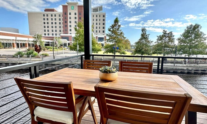 River District Boat Rental | Wanderlust @ The Cove Riverwalk Villas