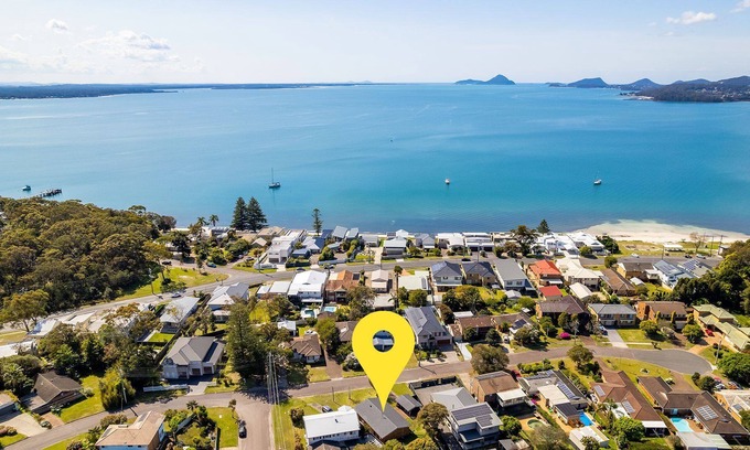 Salamander Bay House | Warada, 30 Waratah Avenue - air con , boat parking & pet friendly