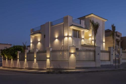 Sheikh Zayed City Villa | Warm family palace with garden and pool in Royal City