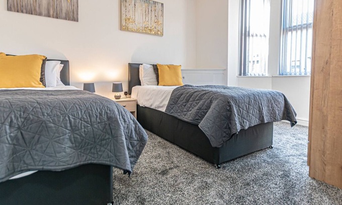 Warrington House | Warrington 3BR House – Ideal for Contractors Stay with Free WiFi & Parking