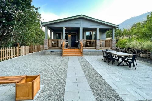 Chelan House | Water's Edge Escape