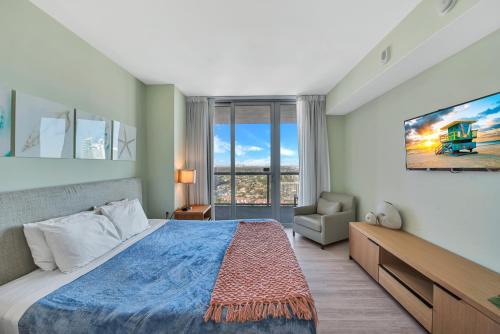 Hallandale Beach Apartment | Water View Building With Pool - 5-Min Walk To The Beach