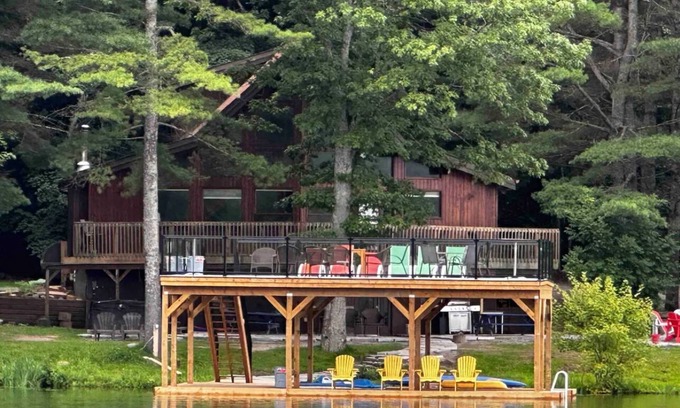 Port Carling House | Waterfront 5 bedrooms cottage in Port Carling, Muskoka.