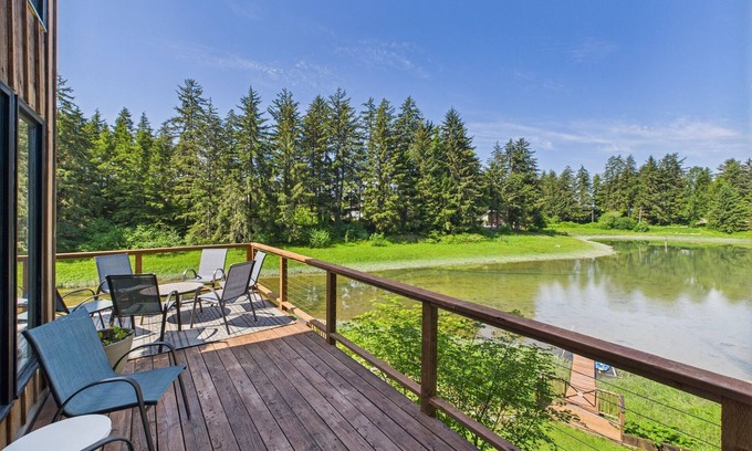 Juneau House | Waterfront 5-Bedroom Retreat w/Sauna & Firepit