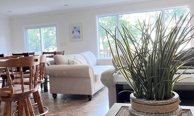 Plympton-Wyoming House | Waterfront All-season Home - Cliff Haven on Huron