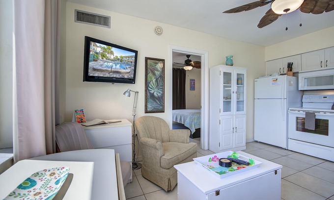 Bay Esplanade Condo | Waterfront King Suite