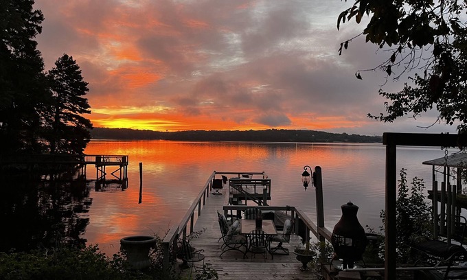 Terrell Apartment | WATERFRONT: LAKE NORMAN Couples Hideaway