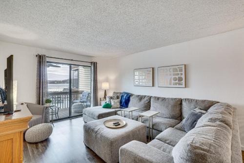 Lake Ozark Apartment | Waterfront Lake Ozark Condo with Access To 2 Pools