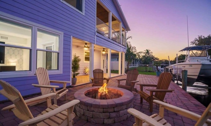St. Lucie Village House | Waterfront Luxe Pool 6BR Home - N