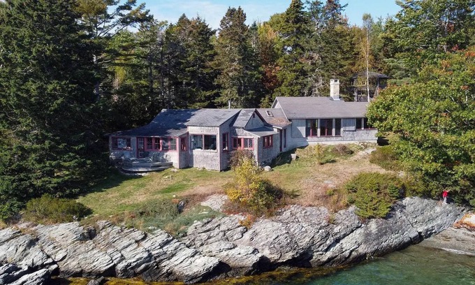 Blue Hill Cottage | Waterfront Maine Cottage with Private Beach and 4 Bedrooms