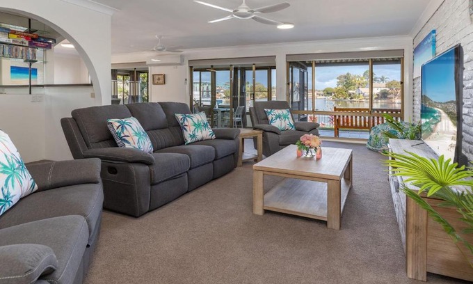 Forster House | Waterfront on Forster Keys
