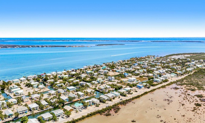 Little Torch Key House | Waterfront snowbird escape with private 40’ boat dock, amazing views & W/D