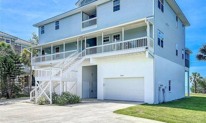 Bayshore Gardens House | Waterfront Villa 3BD 2BA Townhome Side A Bring your Boat