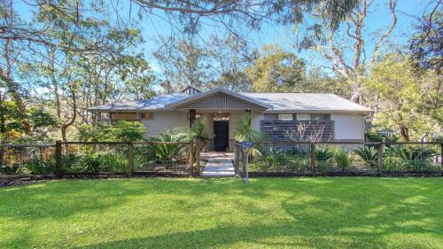 Pearl Beach House | Waters Edge - Pet Friendly Holiday Home