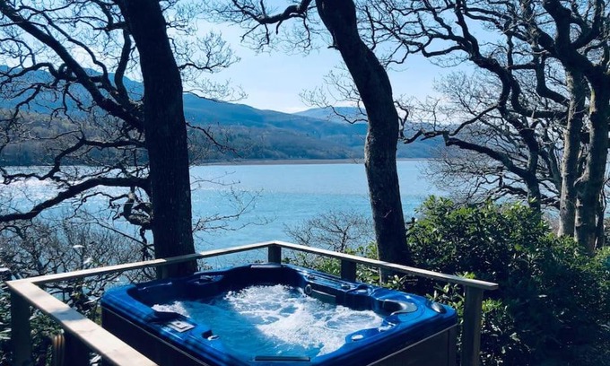 Caerdeon Apartment | Waterside Cader Cabin with Hot Tub