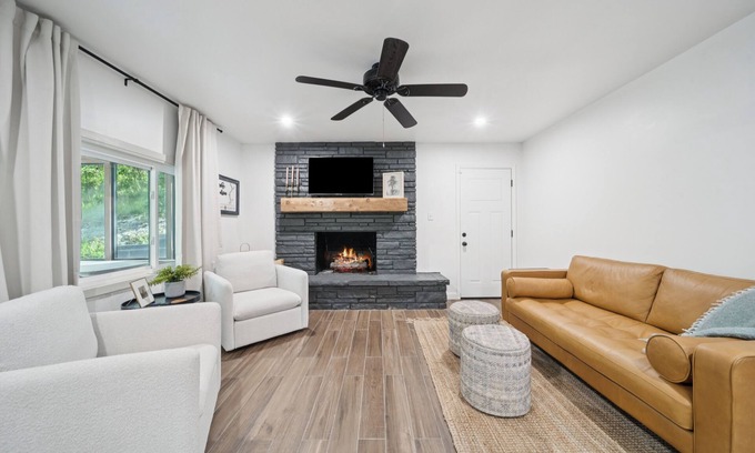 Pryor Cabin | Waterview Retreat w/Screened Porch & Firepit