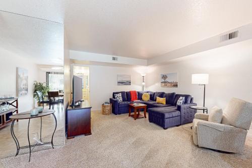 Palm Springs Apartment | Waverly Palms - 8340