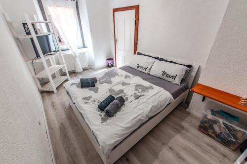 Ljubljana Old Town Apartment | Way to the Castle